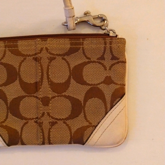 VGUC. Coach Signature C wristlet. - Picture 7 of 9